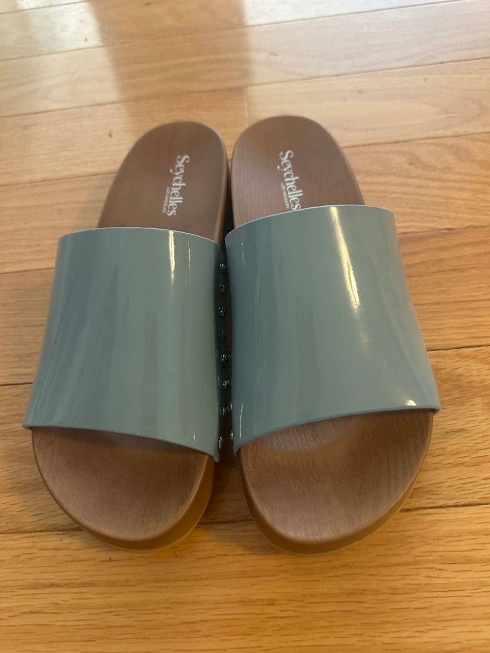 Seychelles Los Angeles slide size 8